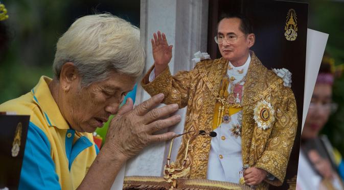 Raja Thailand Wafat, Negeri Gajah Putih Berkabung Selama Setahun. (Foto: static.independent.co.uk)