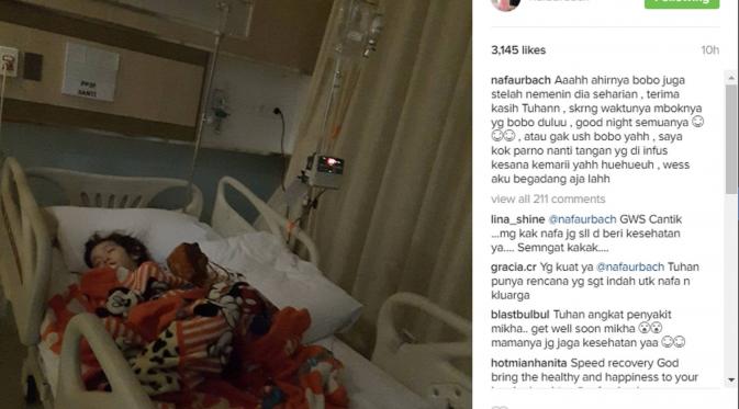 Mikha, putri cantik Nafa Urbach dan Zack Lee saat menjalani perawatan di rumah sakit. (Instagram @nafaurbach)