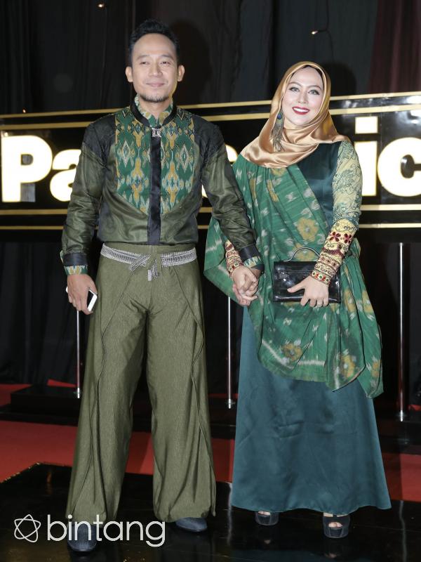 Denny Cagur beserta istrinya, Sant Widihastuti. (Galih W. Satria/Bintang.com)