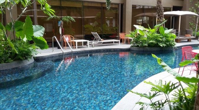 Kolam renang, salah satu fasilitas mewah yang ditawarkan Hotel Ibis Style Singapore on MacPherson.