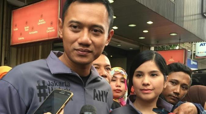 Agus Yudhoyono dan Anissa Pohan di Pasar Baru
