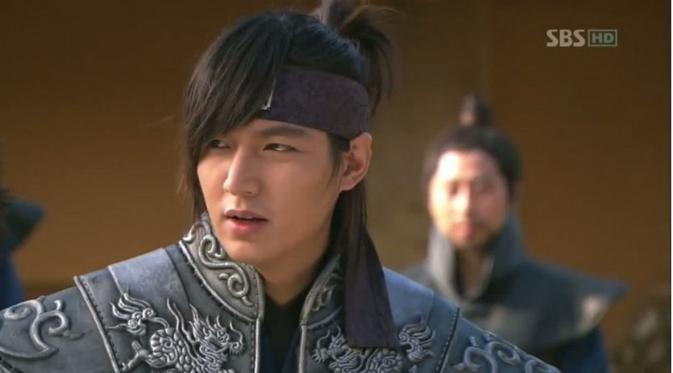 Lee Min Ho saat berperan sebagai ksatria di era Joseon dalam drama Fith.