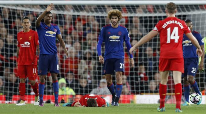 Liverpool vs Manchester United pada pertemuan pertama di musim ini. (Reuters / Carl Recine)
