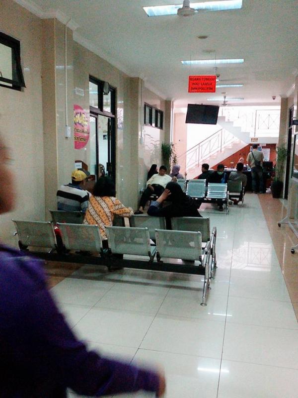 Ruang tunggu lantai dasar untuk lansia di Puskesmas Kebon Jeruk. (Foto: Facebook/Destri Ana)