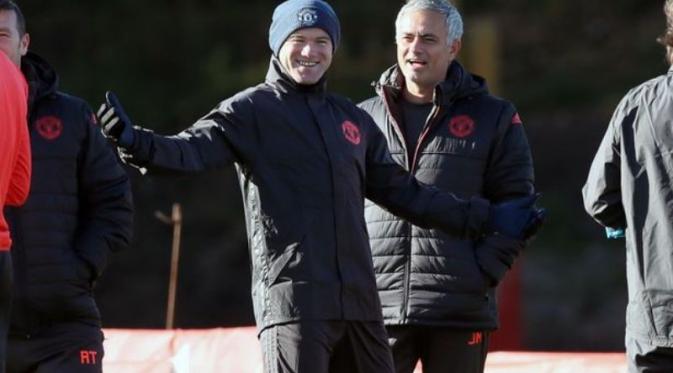 Wayne Rooney dan Jose Mourinho (Mirror)