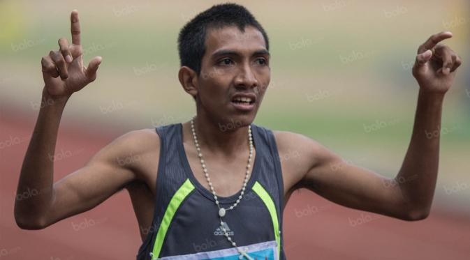 Atlet Peparnas melakukan selebrasi usai turun untuk nomor 200 meter di Gelora Bandung Lautan Api, Jawa Barat, Kamis (20/10/2016). (Bola.com/Vitalis Yogi Trisna) 