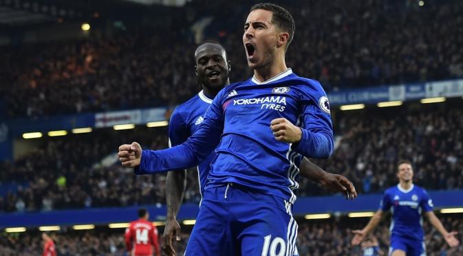 Gelandang Chelsea, Eden Hazard, saat merayakan gol ke gawang MU pada pertandingan lanjutan Premier League, di Stamford Bridge, Minggu (23/10/2016). (AFP/Glyn Kirk). 
