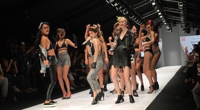 Grazia Glitz & Glam runway di Jakarta Fashion Week 2017 