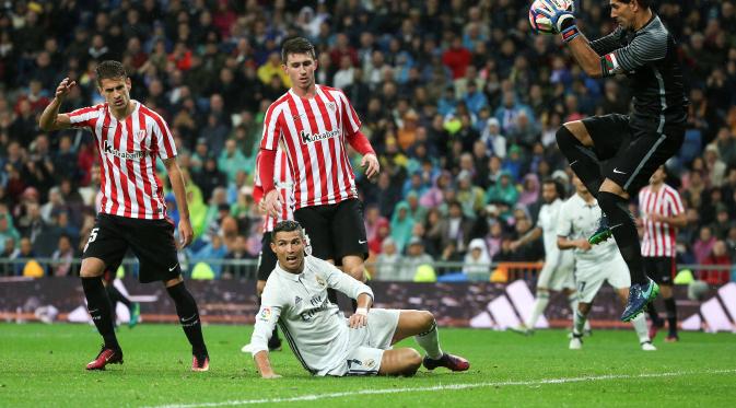 Cristiano Ronaldo gagal mencetak gol saat Real Madrid bertemu Athletic Bilbao (Reuters/Andrea Comas)