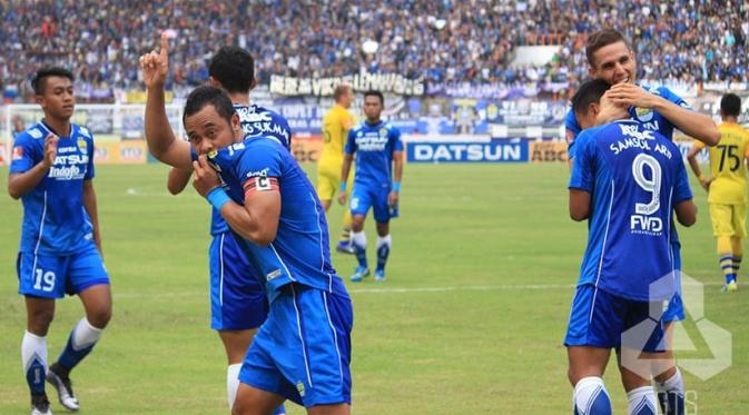 Kapten Persib Bandung Atep usai mencetak gol ke gawang Persegres Gresik United (Indonesiansc.com)