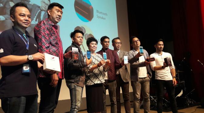Peluncuran jajaran produk seri Noah Sound hasil kolaborasi Noah dan SPC Mobile di Jakarta, Senin (24/10/2016). (Liputan6.com/Agustinus Mario Damar)