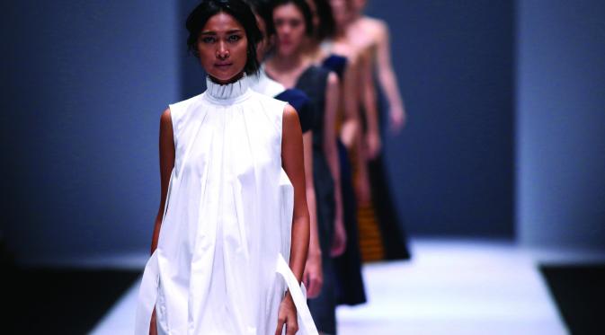 Koleksi Peggy Hartanto di fashion show Indonesia Fashion Forward untuk Jakarta Fashion Week.