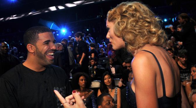 Drake mengundang Taylor Swift untuk hadiri perayaan ulang tahunnya yang ke-30.