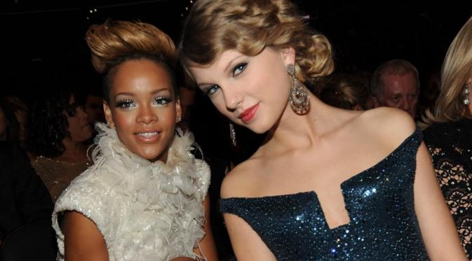 Hadiri pesta ulang tahun Drake, Rihanna peringatkan Taylor Swift agar tak dekati mantannya itu.