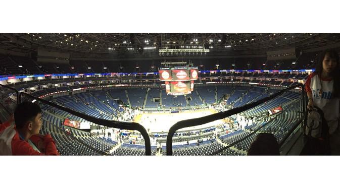 Suasana Mercedes-Benz Arena, Shanghai, sesaat sebelum dimulainya pertandingan Houston Rockets melawan New Orleans Pelicans