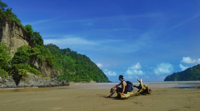 Pantai Sipelot, Malang. (trimanto_andik/Instagram)