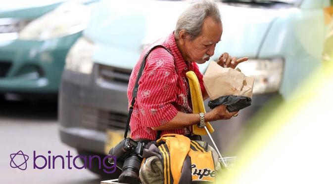 Kisah Kakek Tukang Foto Keliling yang Viral di Media Sosial  | foto : Nurwahyunan