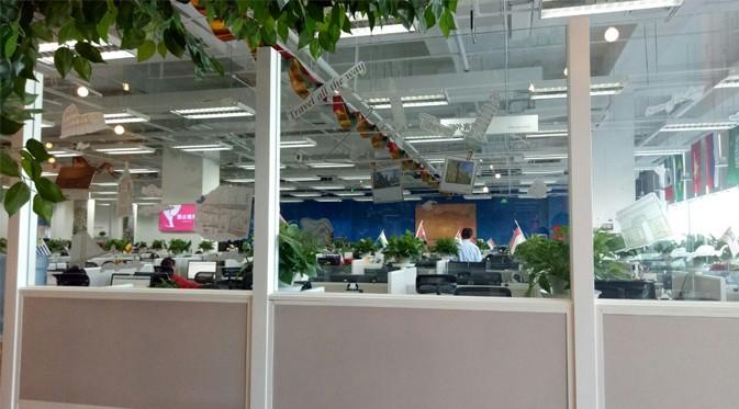 Suasana kantor di lantai 2 untuk bagian customer service Xiaomi. /Agustin Setyo Wardani