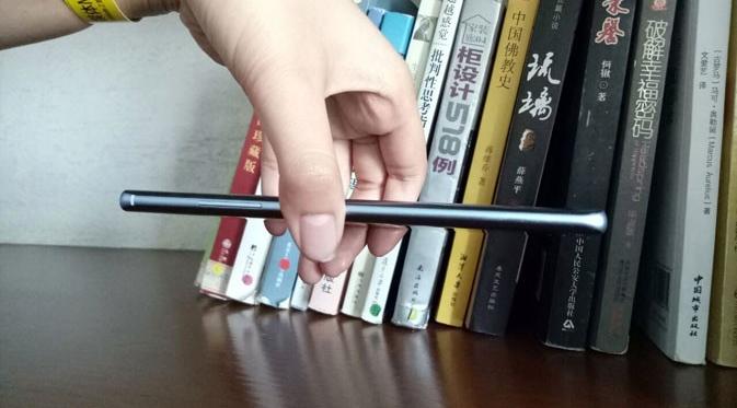 Tampilan belakang Xiaomi Mi Note 2. Liputan6.com/ Agustin Setyo Wardani