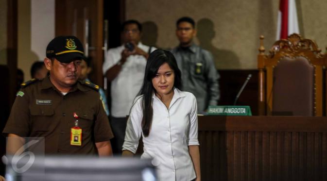 Terdakwa Jessica Kumala Wongso bersiap menjalani sidang pembacaan vonis kasus pembunuhan Wayan Mirna Salihin di PN Jakpus, Kamis (27/10). (Liputan6.com/Faizal Fanani)