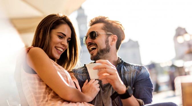 Seberapa sering kamu dan pasangan tertawa bersama ternyata dapat mempengaruhi kualitas hubungan. (Foto: rd.com)