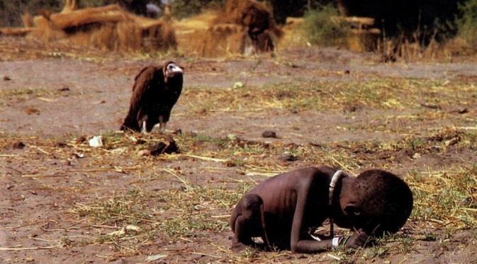 The vulture and the little girl, foto karya Kevin Carter