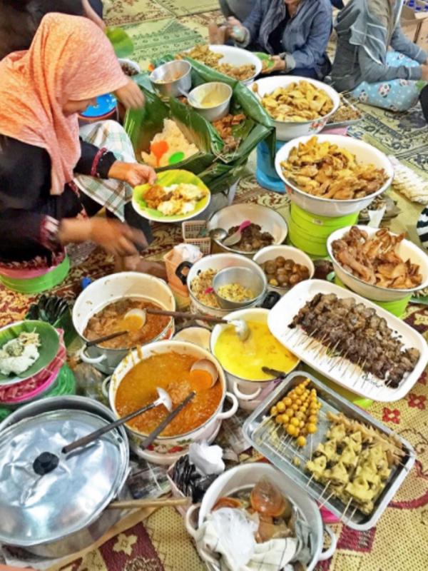 Nasi Ayam Bu Sami, Simpang Lima, Semarang. (martadillamonica/Instagram)