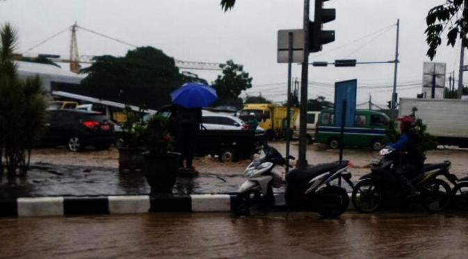 Kota Bandung kembali diterjang banjir di wilayah Gedebage. (Liputan6.com/Aditya Prakasa)
