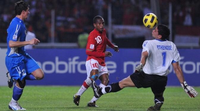 Oktovianus Maniani, salah satu pemain muda yang dipercaya Alfred Riedl sebagai pemain utama di Timnas Indonesia Piala AFF 2010. (AFP/Adek Berry)