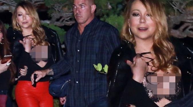 Mariah Carey tampil seksi, menunjukkan belahan payudaranya saat pesta Halloween 2016 (RadarOnline)