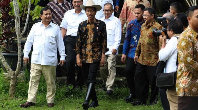 Presiden Jokowi menemui Prabowo Subianto (Liputan6.com/Faizal Fanani)