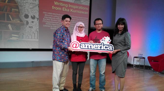 Eka Kurinawan (ketiga dari kiri) seusai sesi Writing Inspirations from Eka Kurniawan