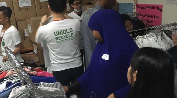 Uniqlo Indonesia pun menyasar para pengungsi sebagai target program CSR, 10 Million Ways to HELP. 