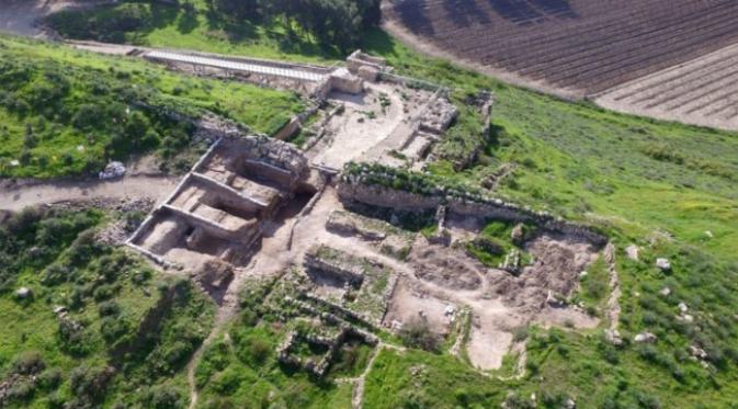 Temuan di Tel Lachisch yang bersejarah berukuran kira-kira 24 x 24 meter dan konsisten dengan pengetahuan historis dan arkeologis tentang Lachisch. (Sumber Guy Fitoussi of Israel Antiquities Authority)