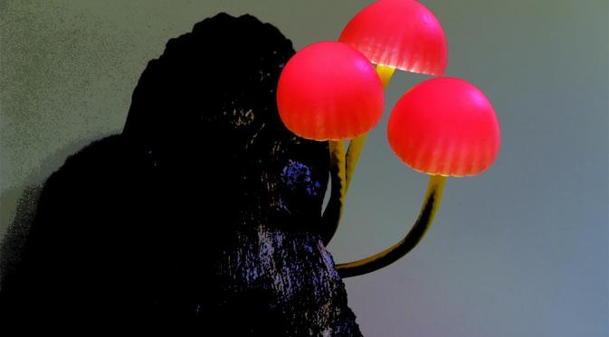 Lampu jamur ini bisa menjadi inspirasi Anda menghias kamar (foto : inhabitant.com)