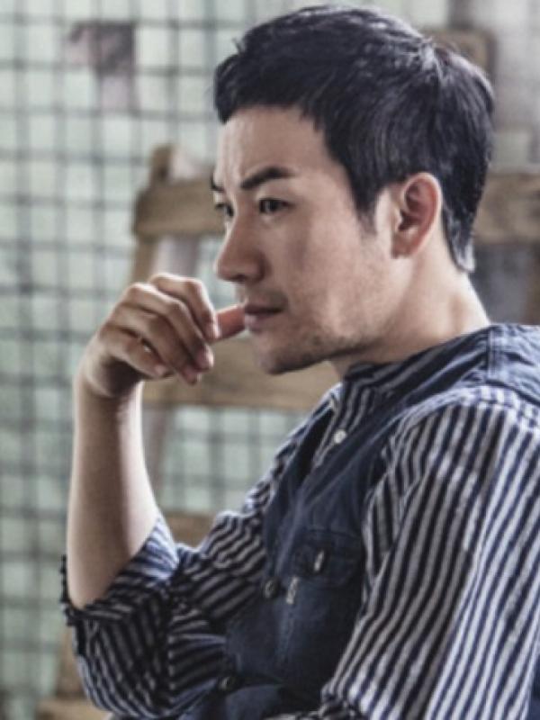 Uhm Tae Woong kembali syuting setelah menyelesaikan skandal seksnya. (via. Soompi)