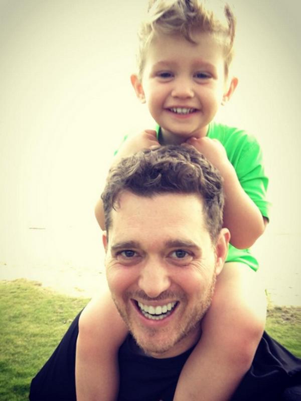 Michael Buble dan anaknya, Noah.  (Instagram/michaelbuble)