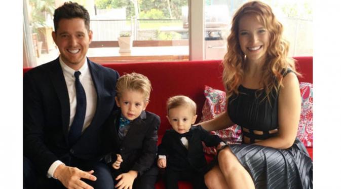 Michael Buble dan keluarga (E! News)
