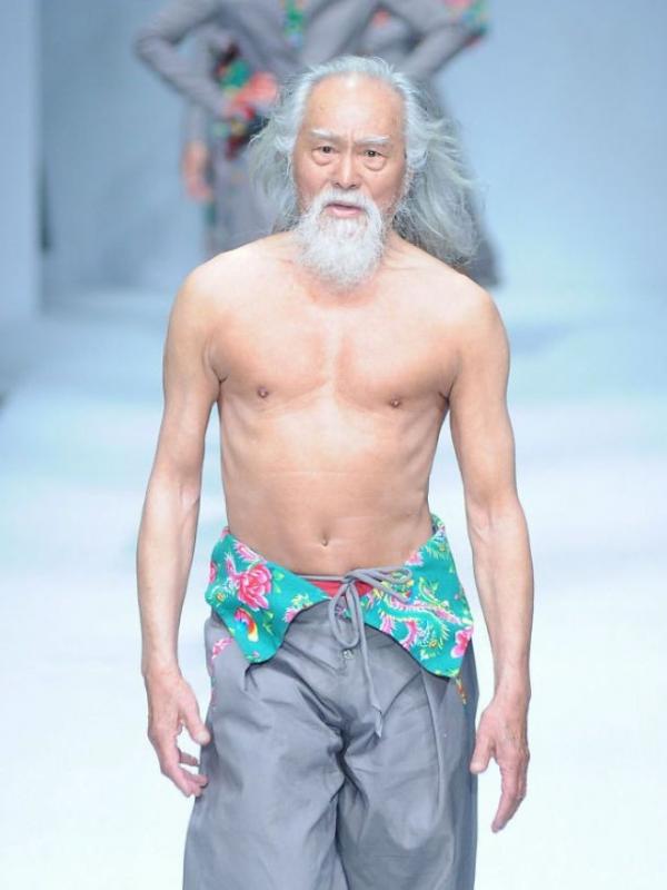 Pertama kali jalani modeling, kakek 80 tahun ini disebut kakek paling hot di China. (via: Boredpanda.com)