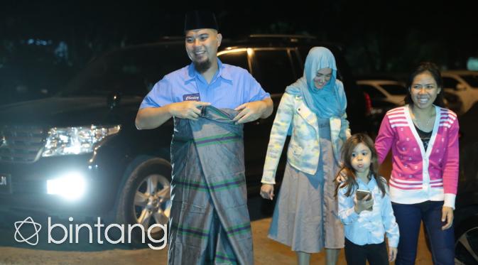 Ahmad Dhani datang ke rumah kawannya, Anang Hermansyah. Dhani ikut berduka atas meninggalnya ibunda Ashanty. (Adrian Putra/Bintang.com)