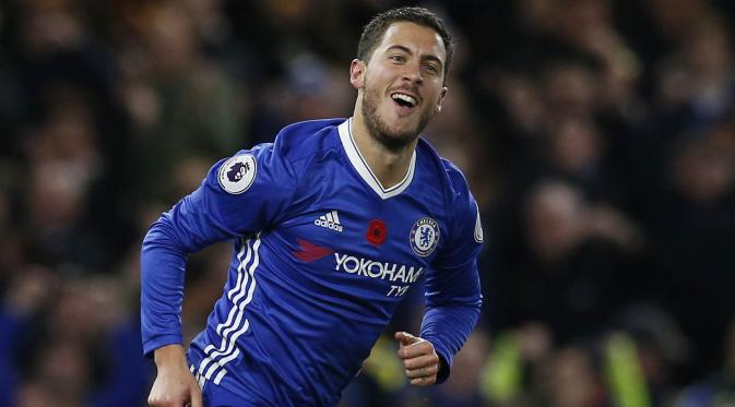 Gelandang Chelsea, Eden Hazard, tetap jadi andalan pada laga melawan Stoke City, Sabtu (18/3/2017). (Reuters/Andrew Couldridge)