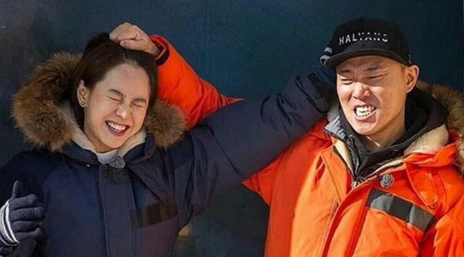 Song Ji Hyo berperan sebagai lawan main Kang Gary di serial Running Man harus mengingkari janjinya. Berjanji tak akan menangis saat menyaksikan episode terakhir kang Gary, Song Ji Hyo pun tak kuasa menahannya. (Instagram/jihyo_0815)