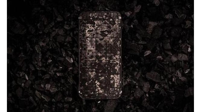 iPhone 7 ini terbuat dari bahan serat karbon yang menjadikannya ringan dan kuat (Sumber: Tweak Town)
