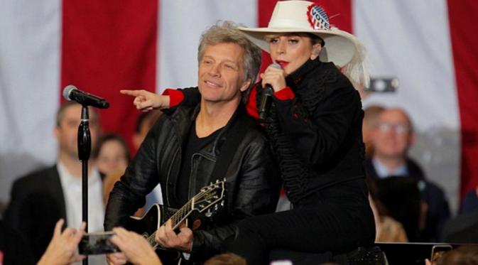 Lady Gaga berduet dengan Jon `Bon Jovi` dalam kampanye Hillary Clinton yang belum lama ini digelar (foto: Reuters)