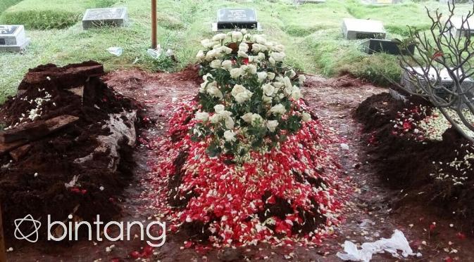 Pemakaman Andhika Rahardja adik Asta, personel RAN. (Deki Prayoga/Bintang.com)