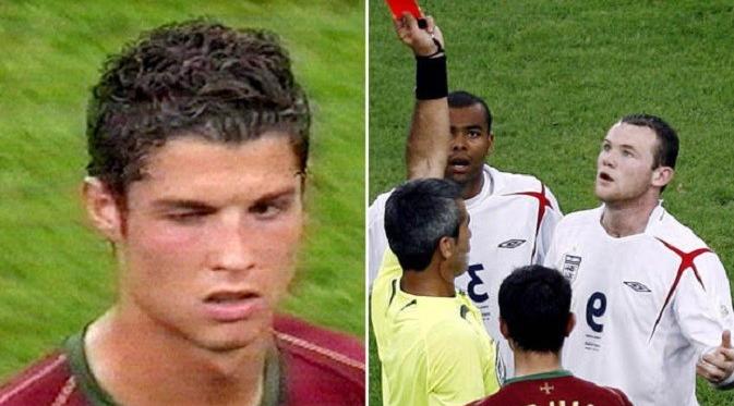 Cristiano Ronaldo tertangkap kamera sedang mengedipkan mata kepada rekannya usai Wayne Rooney diganjar kartu merah. (Mirror)