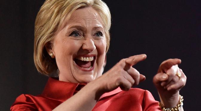 Penampilan Hillary Clinton dalam balutan blazer. Sumber : Business Insider Deutschland.