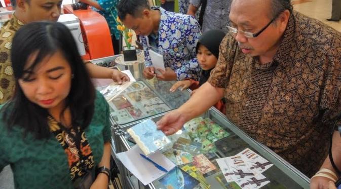 Perangko batik karya raja diluncurkan terbatas di Jogja (Liputan6.com / Switzy Sabandar)