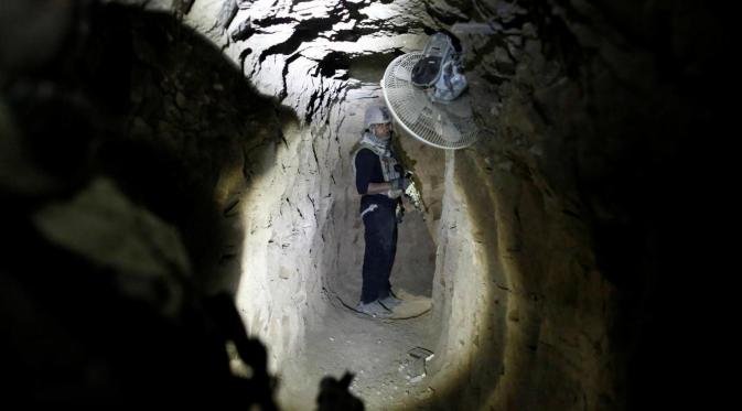 Salah satu terowongan bawah tanah yang digali oleh ISIS di Mosul, Irak (Reuters)