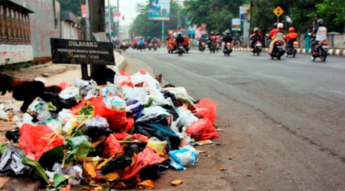 Hal membuang sampah, hal yang kita kira merupakan tindakan kecil namun apabila diterapkan secara terus-menerus dan dengan penuh kesadaran diri maka akan menghasilkan efek yang luar biasa dalam kehidupan.